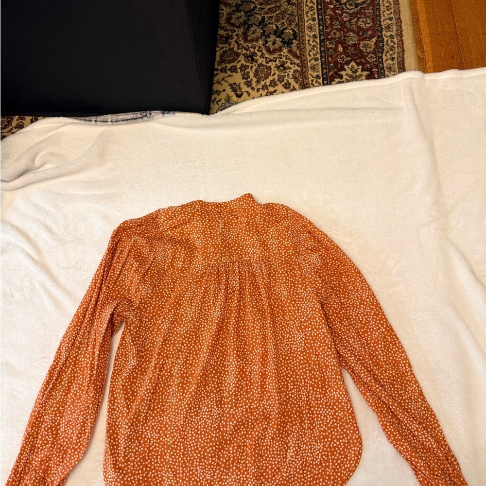 LOFT Womens Orange Dot Print Metallic Thread Long Sleeve Shirt
Size XSmall NEW